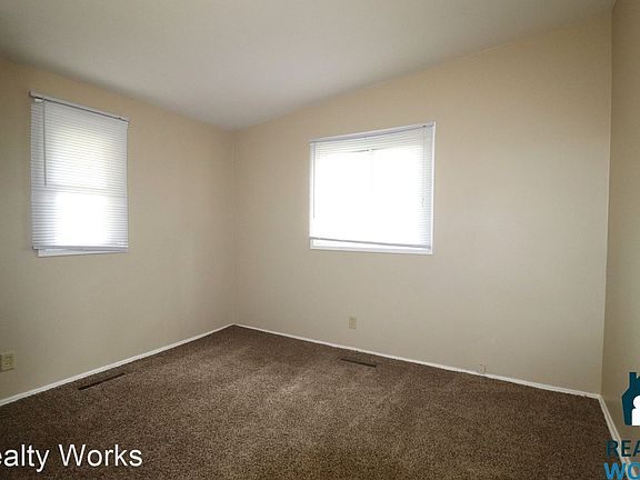 5th image of 612 Eastborough Ln