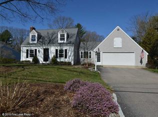 27 Old Meadow Ln, Cumberland, RI 02864