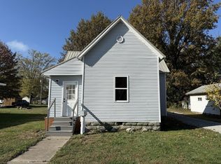 301 NW 1st St, Casey, IL 62420