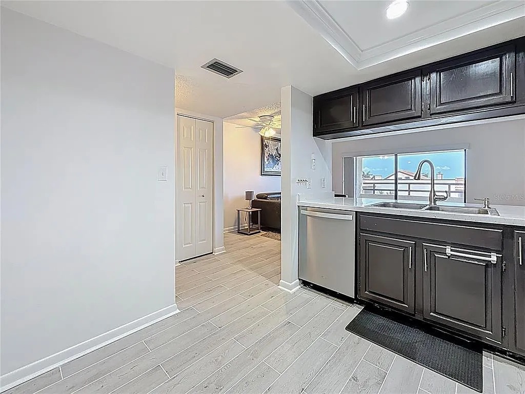 1 bed, 1.5 bath, 790 sqft, $2,350 — Photo 3