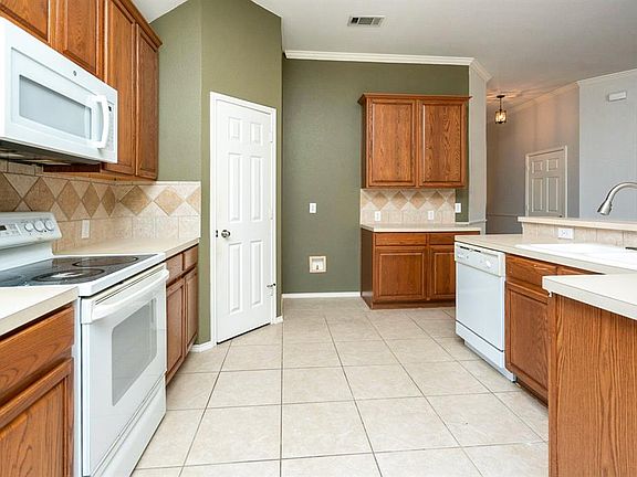 2nd image of 2701 Travis Dr