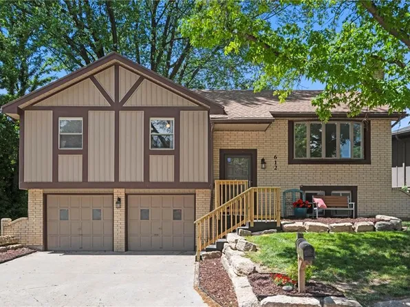 612 S 6th St, Edwardsville, KS 66111