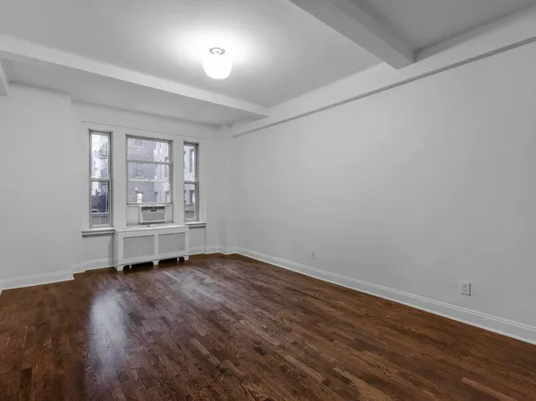 24 Fifth Avenue image 1 of 13
