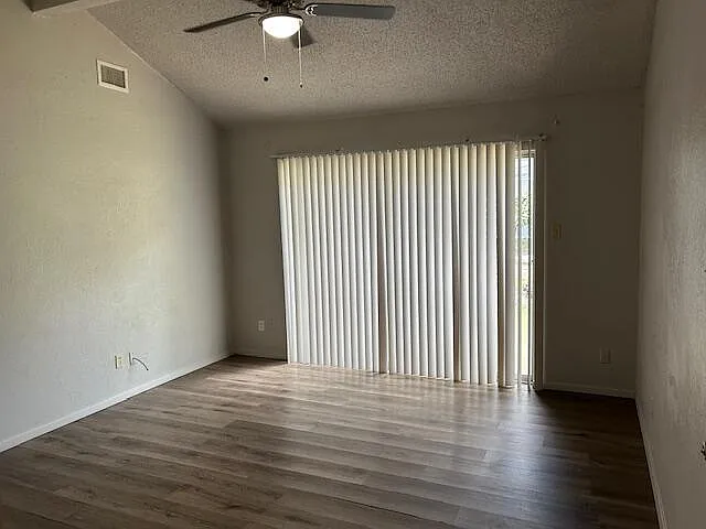 2 bed, 1.0 bath, 950 sqft, $1,295 — Photo 4