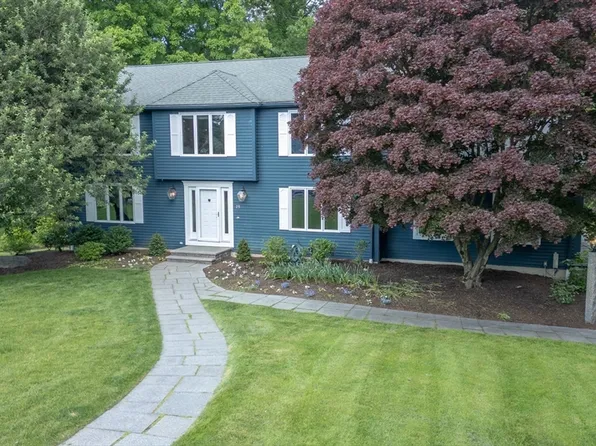 25 Coachman Ln, Natick, MA 01760