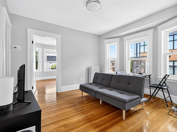 3rd image of 256 Main St #2B