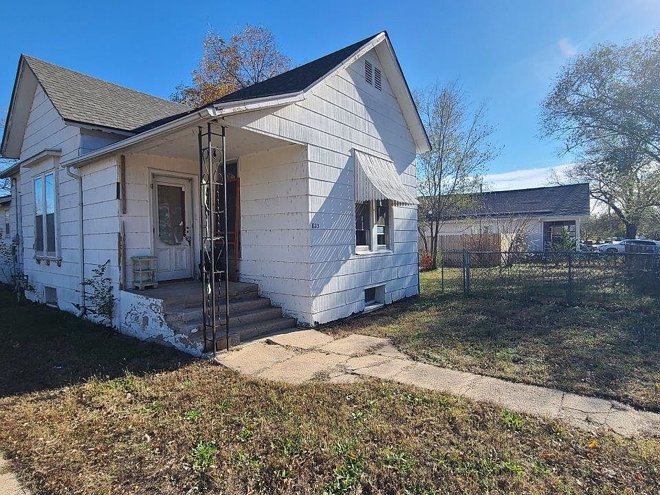 1st image of 823 N Blaine St