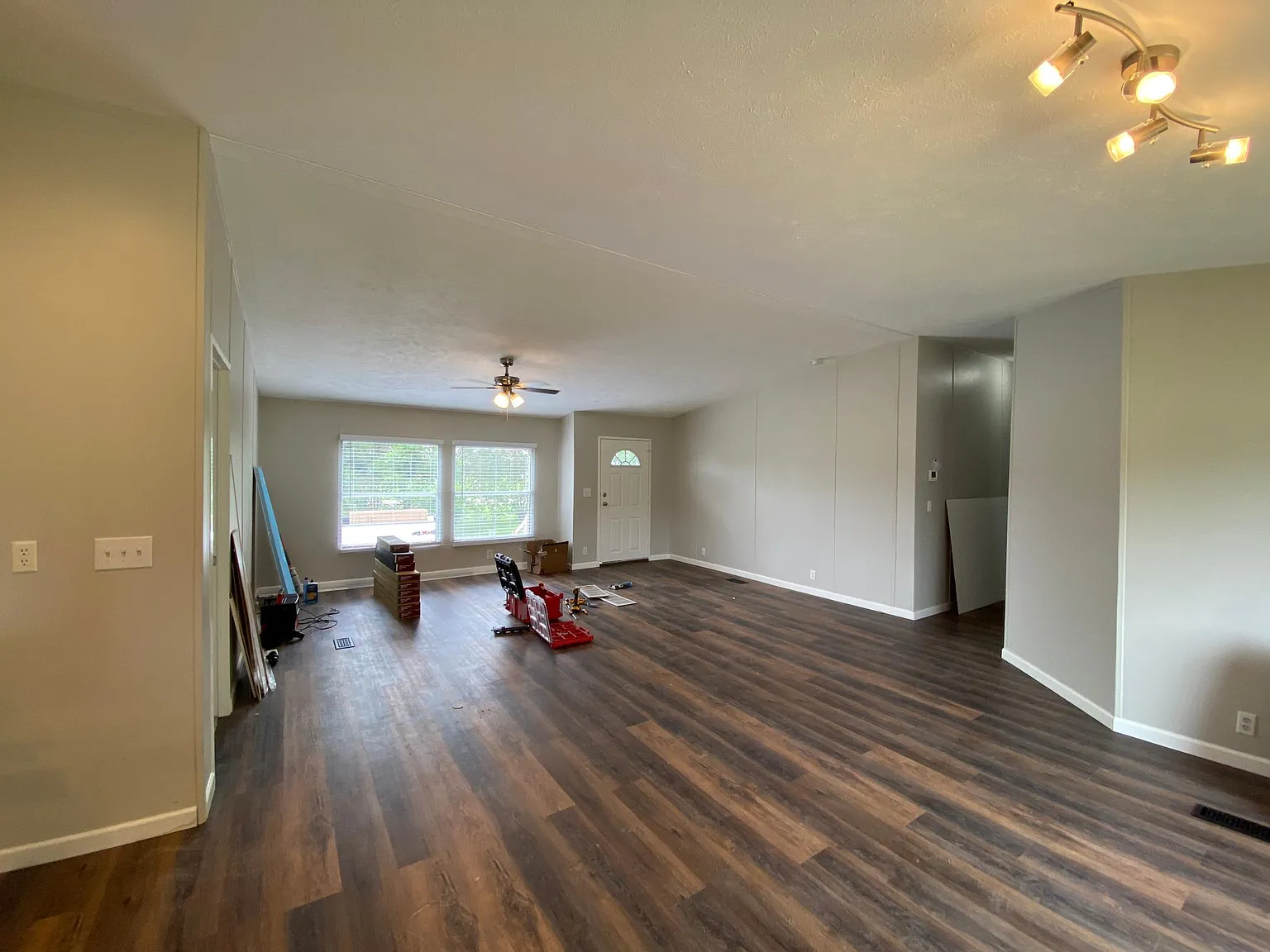 5 bed, 2176 sqft, $2,505 — Photo 4