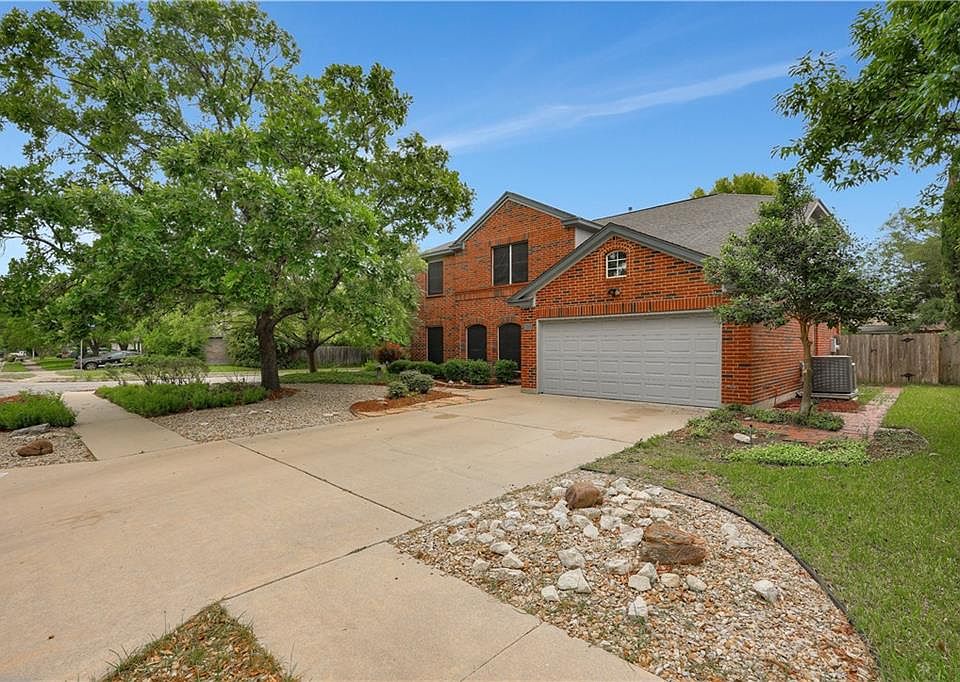 1st image of 801 Cactus Bend Dr