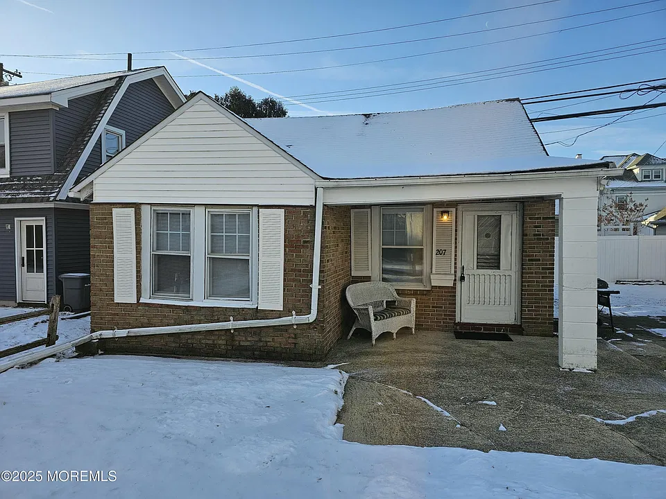 207 3rd Ave #REAR WINTER