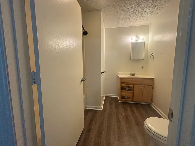 5604 Thornspring Apartments — Photo 7