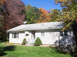 44 Upland Rd, Middlebury, CT 06762