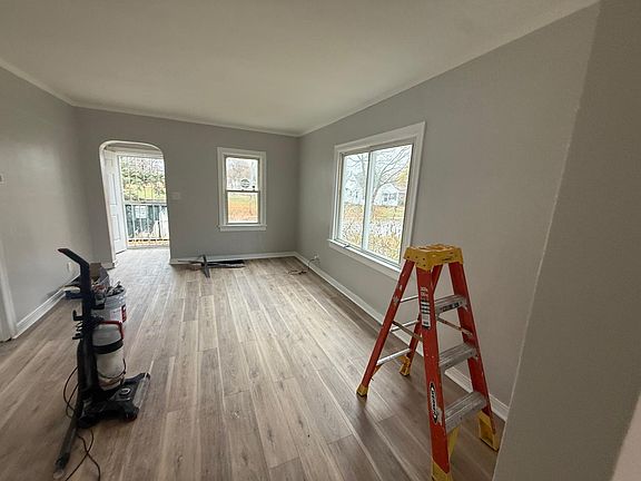 4th image of 1116 E Taylor St