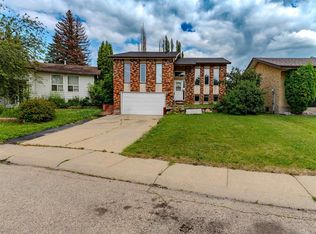 1353 39th St NW, Edmonton, AB T6L2M6