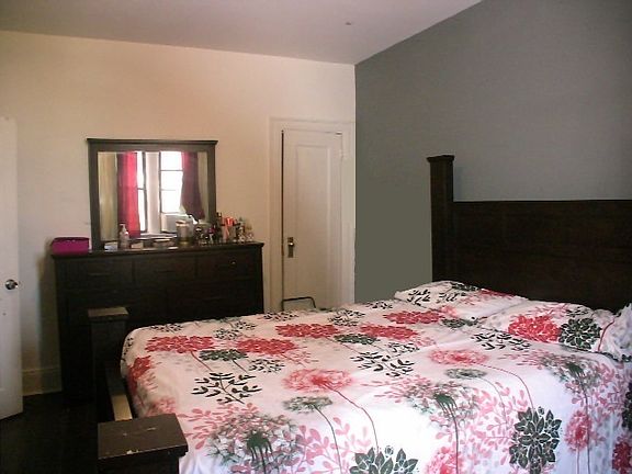 4th image of 217 44th St APT 30