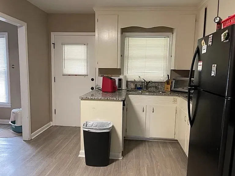 212 S Edgewood Dr — Photo 3