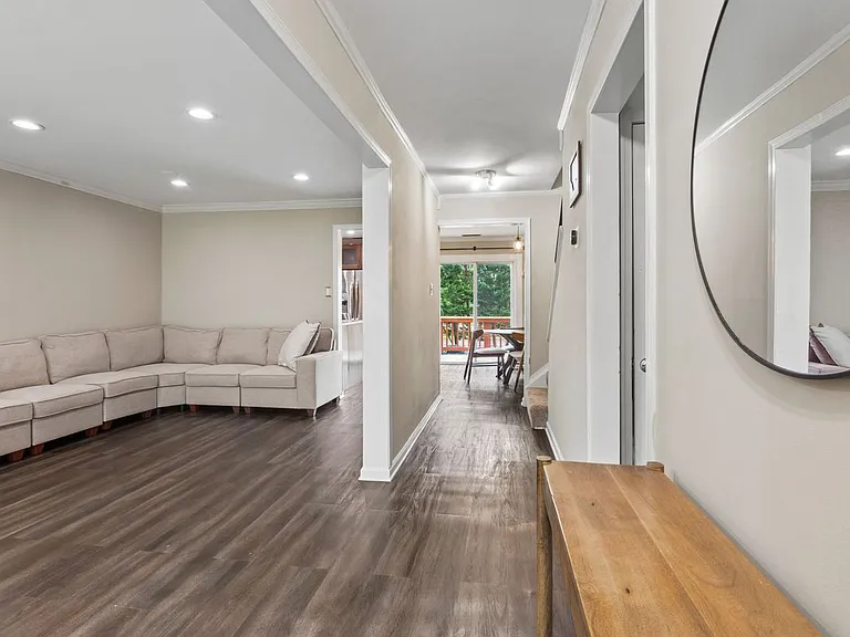 1488 Orleans Ct — Photo 3