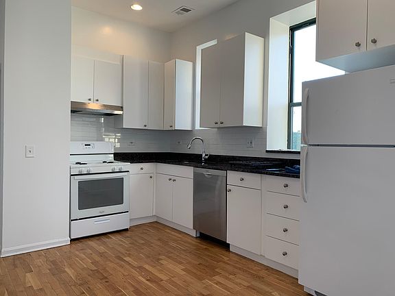 5th image of 948 N Orleans St APT 203