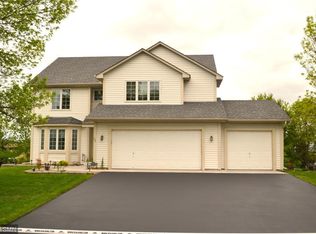 598 Falcon Ridge Rd, Woodbury, MN 55125