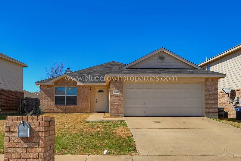 3 bed, 2.0 bath, 1637 sqft, $1,800 — Photo 1