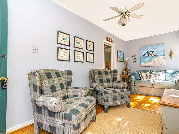 4th image of 829 1st St