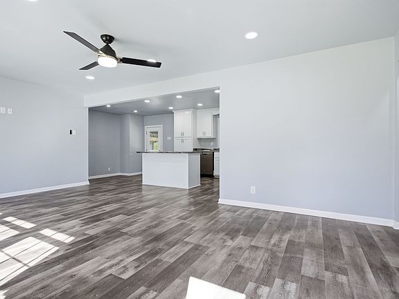 5th image of 755 Ashwood Ave