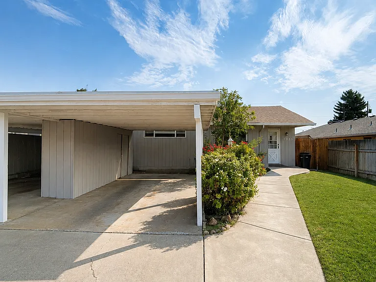 705 S 45th Ave — Photo 12