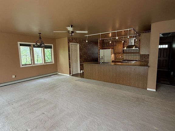 5th image of 4063 N River Rd