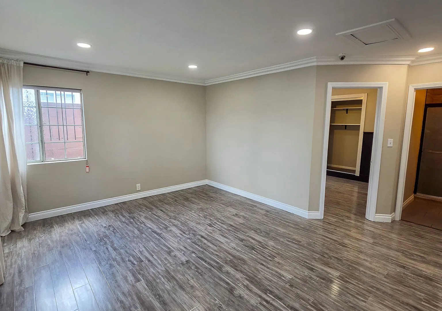 5 Bed 3 Bath House Available Now! — Photo 4