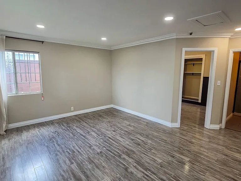4735 Myrtle St — Photo 4