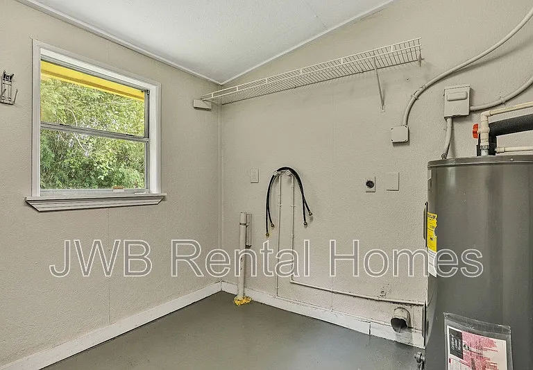 1288 W 28th St — Photo 26