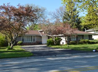831 E Gardenia Ln, Palatine, IL
