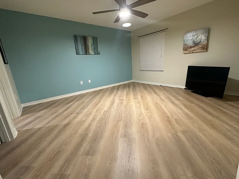 715 Hudson Ln — Photo 6
