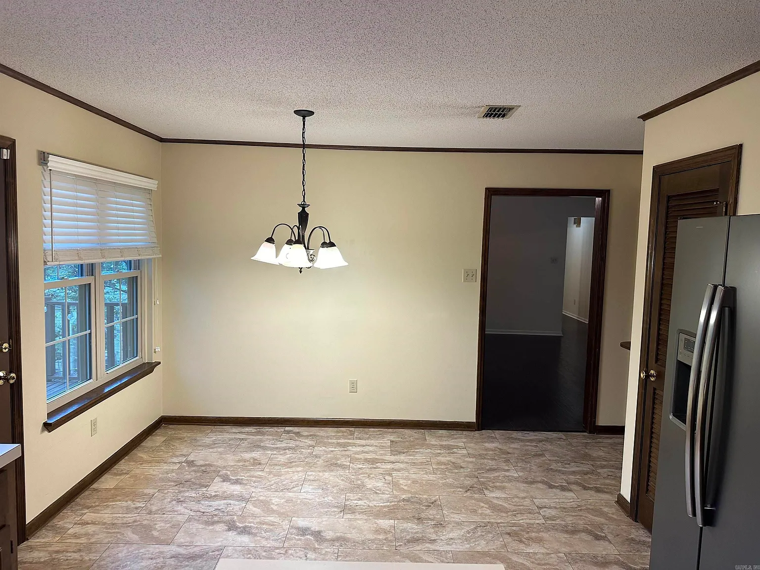 3 bed, 2.0 bath, 1650 sqft, $2,000 — Photo 4