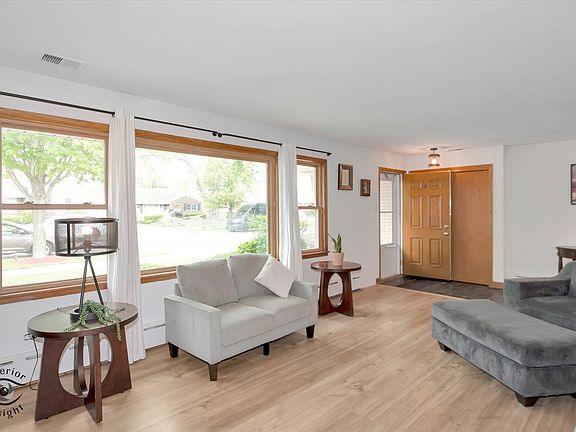 3rd image of 1217 Community Dr