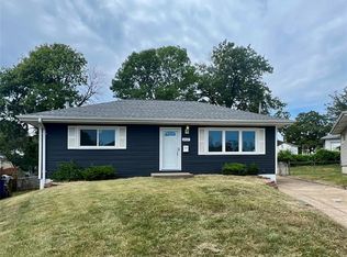 2727 Kenny Dr, Saint Louis, MO 63125