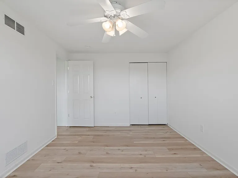 2055 Luehm Ave — Photo 16