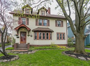 126 Hurstbourne Rd, Rochester, NY 14609