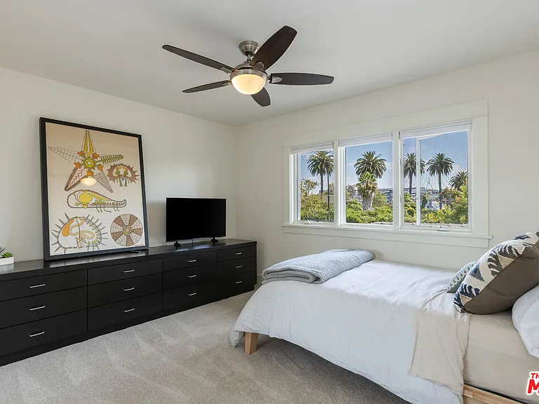 11835 S South Park Ave — Photo 16