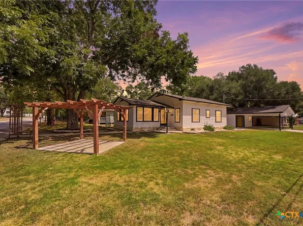 104 N Bright St, Gonzales, TX 78629
