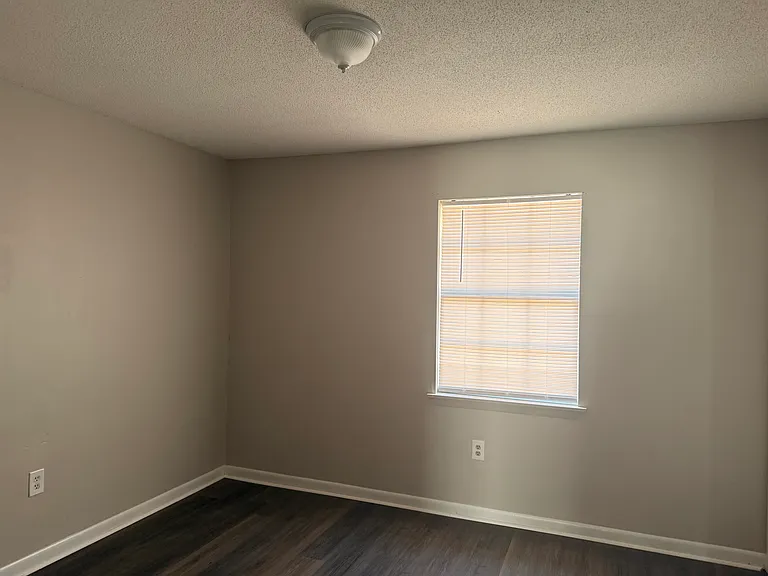 2614 McLelland St #3 — Photo 12