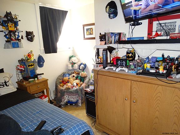 5th image of 163 Franklin St