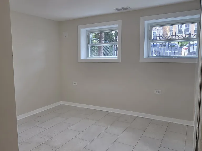 2637 W Winona St #3 — Photo 8