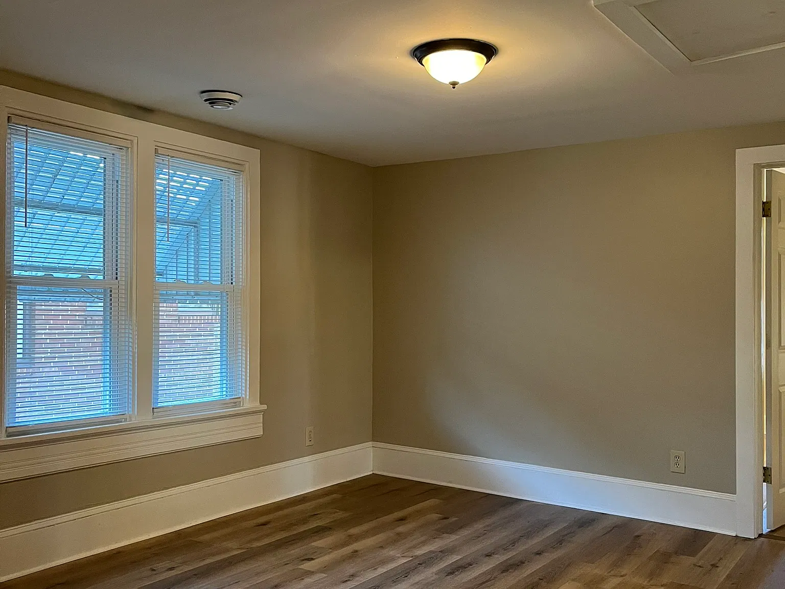 3 bed, 950 sqft, $1,395 — Photo 2