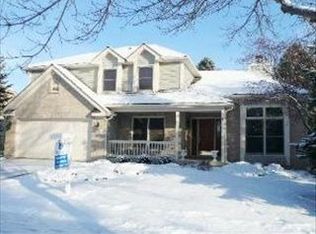 609 Clarendon Ln, Aurora, IL 60504