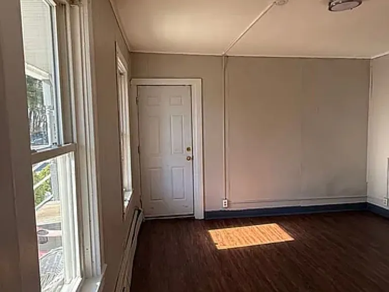 49 Brook St — Photo 3