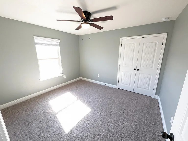 2401 Spur Ln — Photo 10