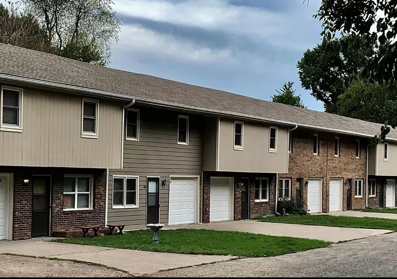 2 bed, 1.5 bath, 1180 sqft, $1,135 — Photo 1
