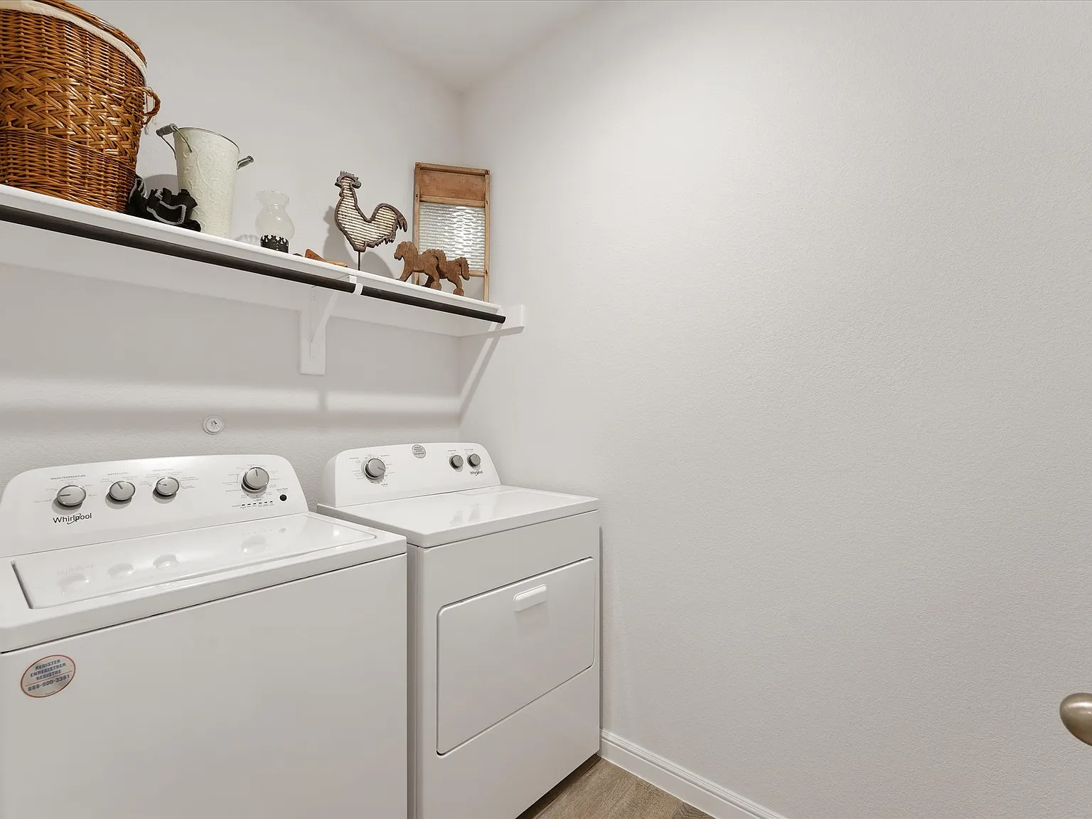 5 bed, 2103 sqft, $3,000 — Photo 3