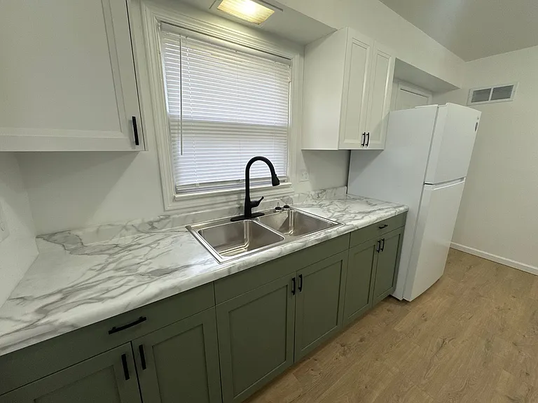 2708 Trimble St — Photo 7
